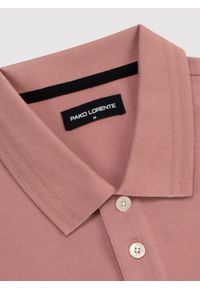 Pako Lorente - PAKO LORENTE - Różowy t-shirt polo na trzy guziczki. Okazja: na co dzień. Typ kołnierza: polo. Kolor: czerwony, oliwkowy, różowy. Materiał: poliester, bawełna. Sezon: jesień. Styl: casual #3