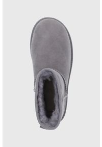 Ugg - UGG śniegowce zamszowe Classic Mini II kolor szary. Nosek buta: okrągły. Kolor: szary. Materiał: zamsz #5