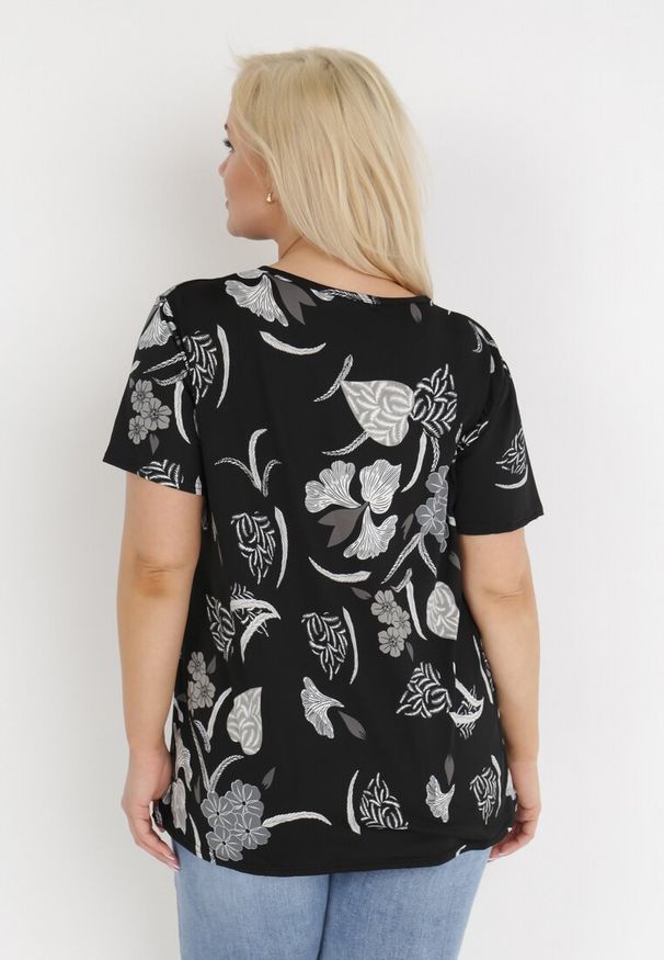 Born2be - Czarna Bluzka Caeynome. Okazja: na co dzień. Kolekcja: plus size. Kolor: czarny. Długość rękawa: krótki rękaw. Długość: krótkie. Sezon: wiosna, lato. Styl: casual