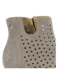 Beżowe Botki Maciejka Wygodne Skórzane Buty Damskie. Okazja: do pracy, na uczelnię, na co dzień. Kolor: beżowy. Materiał: skóra. Szerokość cholewki: normalna. Wzór: ażurowy. Styl: casual #3