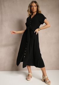 Renee - Czarna Bawełniana Sukienka Koszulowa z Wiązanym Paskiem i Krótkim Rękawem Elannoria. Okazja: na co dzień, na spacer. Typ kołnierza: dekolt w serek, kołnierzyk klasyczny. Kolor: czarny. Materiał: bawełna. Długość rękawa: krótki rękaw. Typ sukienki: koszulowe. Styl: casual, klasyczny, elegancki #5