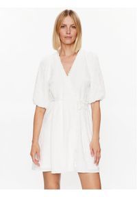 Gina Tricot Sukienka letnia 20300 Biały Regular Fit. Kolor: biały. Materiał: syntetyk. Sezon: lato #1