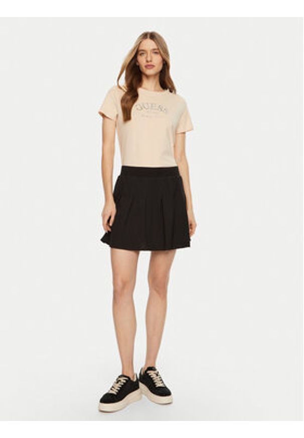 Guess T-Shirt V5RI16 J1314 Beżowy Regular Fit. Kolor: beżowy. Materiał: bawełna