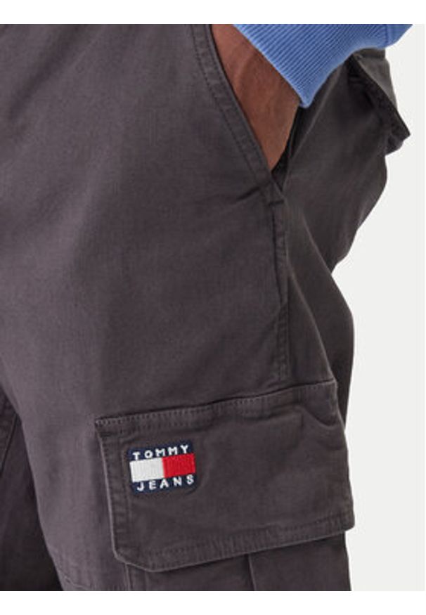 Tommy Jeans Spodnie materiałowe Sonny DM0DM22651 Szary Slim Fit. Kolor: szary. Materiał: bawełna