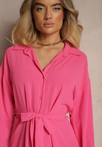 Renee - Różowa Koszulowa Sukienka Mini z Falbanką i Wiązanym Paskiem Blisotta. Kolor: różowy. Materiał: materiał. Typ sukienki: koszulowe. Długość: mini #4
