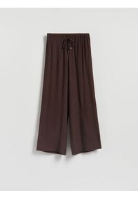 Reserved - Luźne spodnie z wiskozą - ciemnobrązowy. Kolor: brązowy. Materiał: wiskoza. Wzór: gładki #1