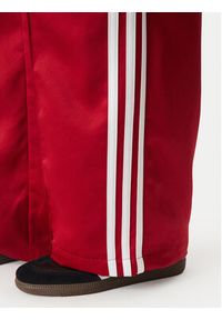 Adidas - adidas Spodnie dresowe Satin Sst Loose Trackpant KS7338 Czerwony Relaxed Fit. Kolor: czerwony. Materiał: syntetyk #2