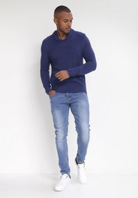 Born2be - Granatowy Sweter Cretadus. Kolor: niebieski. Materiał: dzianina, jeans. Długość rękawa: długi rękaw. Długość: długie. Wzór: gładki, jednolity. Sezon: jesień, zima. Styl: klasyczny, elegancki #6