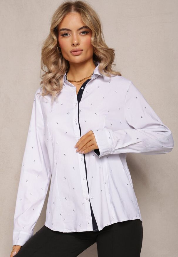 Renee - Granatowa Casualowa Koszula w Delikatne Paski Zapinana na Guziki Firvela. Okazja: na co dzień. Kolor: niebieski. Materiał: bawełna, tkanina. Wzór: paski. Styl: casual
