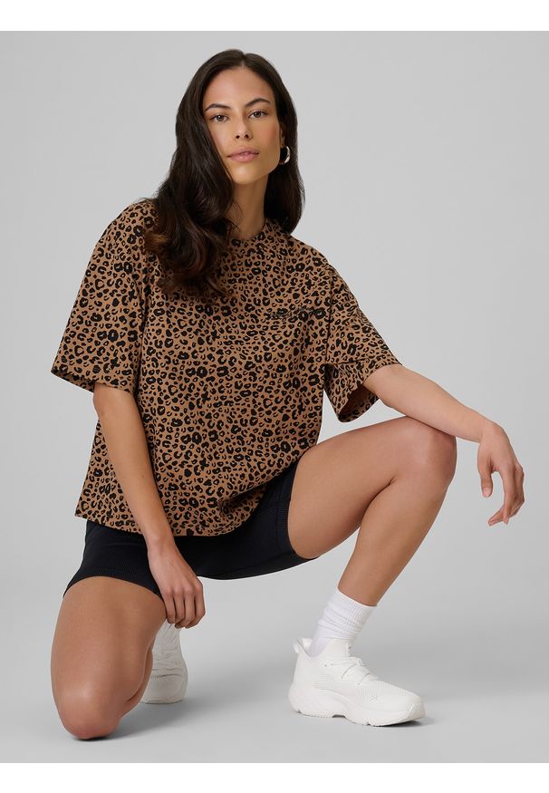 4f - 4F T-shirt loose z nadrukiem damski - brązowy L. Okazja: na co dzień. Kolor: brązowy. Materiał: materiał, bawełna, dzianina. Wzór: nadruk. Styl: klasyczny, casual