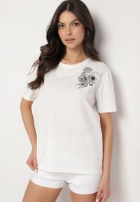 Born2be - Biały T-shirt z Bawełny Zdobiony Nadrukiem z Cyrkoniami Telerea. Okazja: na co dzień. Kolor: biały. Materiał: bawełna. Wzór: aplikacja, nadruk. Styl: klasyczny, elegancki, casual #5
