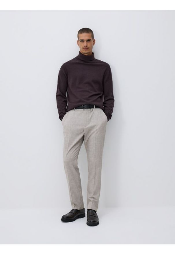 Reserved - Spodnie chino slim z wiskozą - szary. Kolor: szary. Materiał: wiskoza