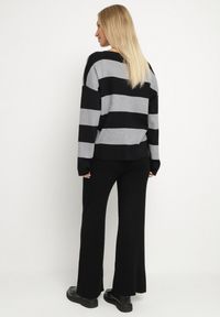 Born2be - Szary Dzianinowy Komplet Szerokie Spodnie i Sweter w Paski Falesea. Kolor: szary. Materiał: dzianina. Wzór: paski #5