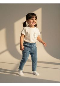 Sinsay - Jeansy jegginsy w kropki z domieszką wiskozy - niebieski. Kolor: niebieski. Materiał: wiskoza, jeans. Wzór: kropki #1