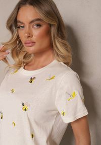 Renee - Beżowy Bawełniany T-shirt z Ozdobnym Haftem Falvivi. Okazja: na co dzień. Kolor: beżowy. Materiał: bawełna. Wzór: haft. Styl: klasyczny, elegancki, casual #5