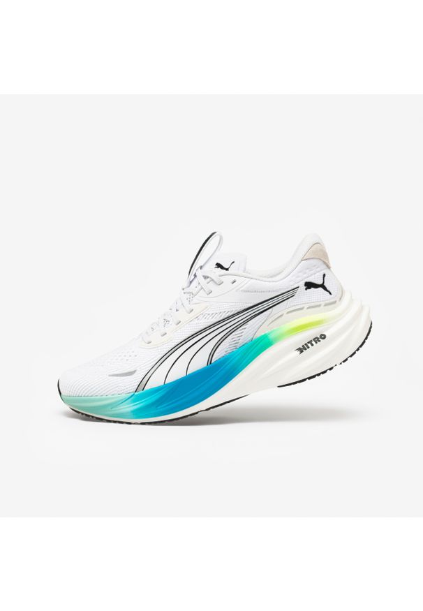 Buty do biegania męskie Puma Magnify Nitro 3. Kolor: biały, wielokolorowy, niebieski. Materiał: materiał. Szerokość cholewki: normalna. Sport: bieganie