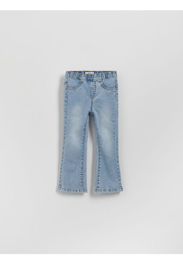 Reserved - Elastyczne jeansy flare - niebieski. Kolor: niebieski. Materiał: jeans. Wzór: gładki