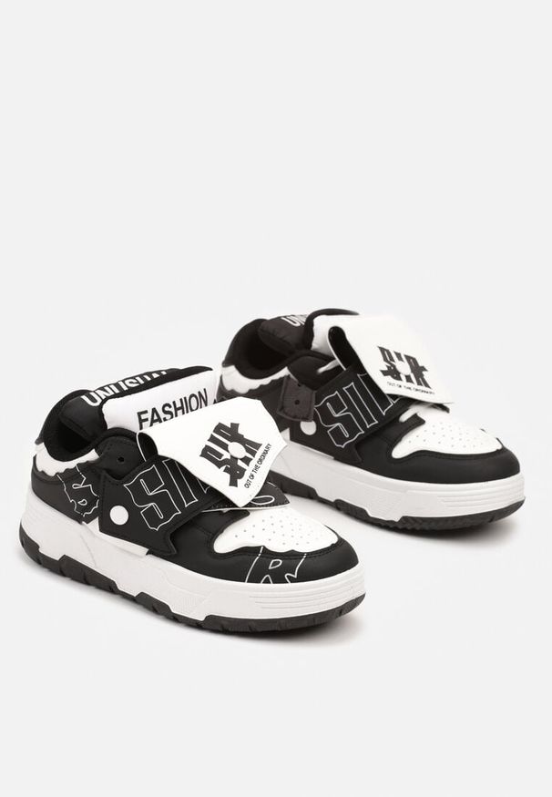 Born2be - Czarno-Białe Płaskie Sznurowane Sneakersy z Napisami Friefra. Nosek buta: okrągły. Zapięcie: sznurówki. Kolor: czarny. Materiał: materiał. Wzór: napisy. Obcas: na obcasie. Wysokość obcasa: niski