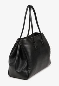 Renee - Czarna Torebka Shopper z Dwoma Rączkami Ozdobiona Paskiem z Klamrą Remisse. Kolor: czarny. Wzór: aplikacja. Styl: klasyczny, casual, elegancki. Rodzaj torebki: na ramię #3