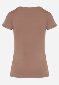 Born2be - Brązowy T-shirt z Bawełny z Dekoltem w Serek Liniviela. Okazja: na co dzień. Typ kołnierza: dekolt w serek. Kolor: brązowy. Materiał: bawełna. Styl: casual #5