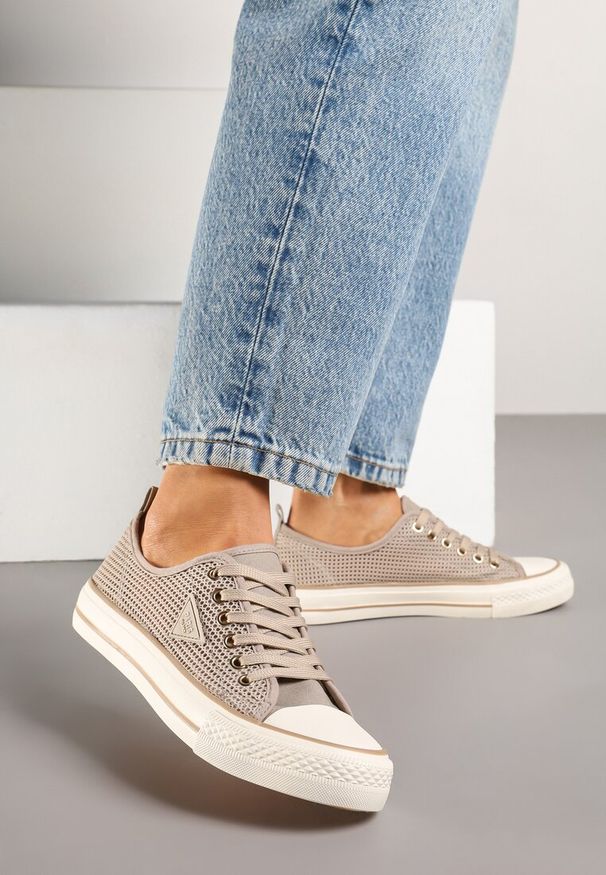 Born2be - Ciemnobeżowe Klasyczne Trampki z Ażurową Cholewką Volirae. Kolor: beżowy. Materiał: jeans. Szerokość cholewki: normalna. Wzór: ażurowy. Sezon: lato, wiosna. Styl: klasyczny