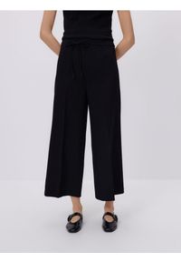 Reserved - Szerokie spodnie z wiązaniem - czarny. Kolor: czarny. Materiał: tkanina, wiskoza
