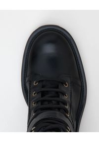 TOD'S - Czarne skórzane botki z klamrą. Nosek buta: okrągły. Zapięcie: klamry. Kolor: czarny. Materiał: skóra. Wzór: gładki. Obcas: na obcasie. Wysokość obcasa: średni #7