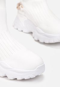 Born2be - Białe Sneakersy Klymale. Nosek buta: okrągły. Zapięcie: bez zapięcia. Kolor: biały. Materiał: materiał. Szerokość cholewki: normalna #3