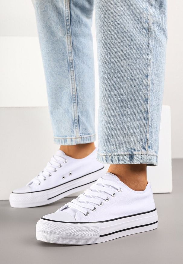Born2be - Biało-Czarne Trampki Vices na Grubszej Podeszwie pod Kostkę Tilomea. Okazja: na co dzień. Zapięcie: sznurówki. Kolor: biały. Materiał: jeans. Styl: casual