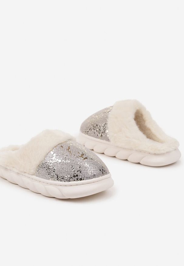 Born2be - Szare Metaliczne Kapcie Vices z Futerkiem na Piankowej Podeszwie Eleasmina. Okazja: na co dzień, do domu. Zapięcie: bez zapięcia. Kolor: szary. Materiał: futro. Styl: elegancki, casual