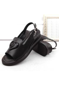 Skórzane sandały damskie na koturnie czarne Filippo DS6069. Kolor: czarny. Materiał: skóra. Obcas: na koturnie #3