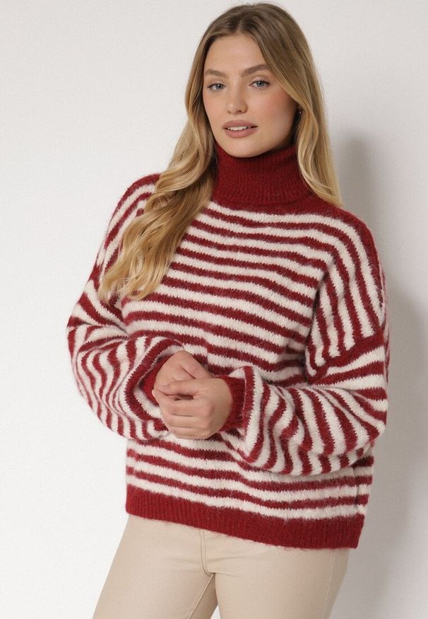 Born2be - Bordowy Golf z Domieszką Wełny w Paski Monallia. Okazja: na co dzień. Typ kołnierza: golf. Kolor: czerwony. Materiał: wełna. Wzór: paski. Styl: klasyczny, casual, elegancki