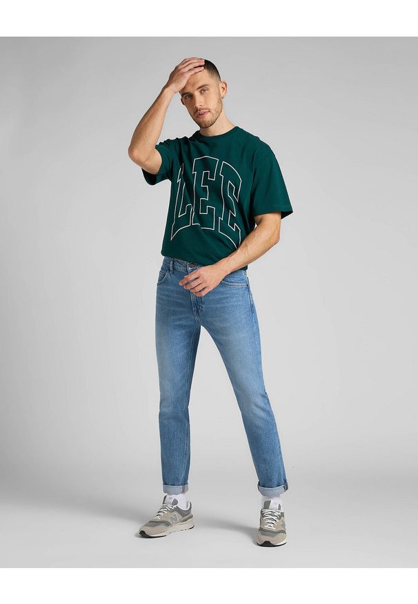 Lee - LEE SS VARSITY TEE MĘSKA KOSZULKA T-SHIRT LOGO ESMERALDA L69CFE96 112321823
