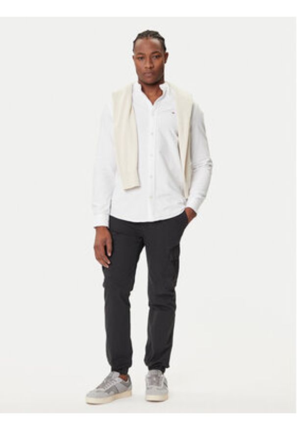 Tommy Jeans Koszula Essential DM0DM21690 Biały Regular Fit. Kolor: biały. Materiał: bawełna
