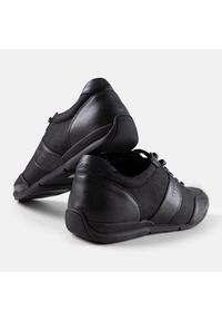 Czarne męskie sneakersy GOE NN1N4004. Nosek buta: okrągły. Kolor: czarny. Materiał: guma. Sport: turystyka piesza