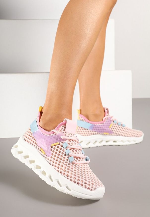 Renee - Różowe Buty Sportowe Sneakersy Siateczkowe na Tłoczonej Platformie Lurilia. Okazja: na co dzień. Kolor: różowy. Materiał: jeans. Obcas: na platformie