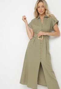 Born2be - Zielona Bawełniana Sukienka Koszulowa na Krótki Rękaw z Dodatkowym Paskiem Callira. Okazja: na spacer, na co dzień. Kolor: zielony. Materiał: bawełna. Długość rękawa: krótki rękaw. Typ sukienki: koszulowe. Styl: elegancki, casual #6