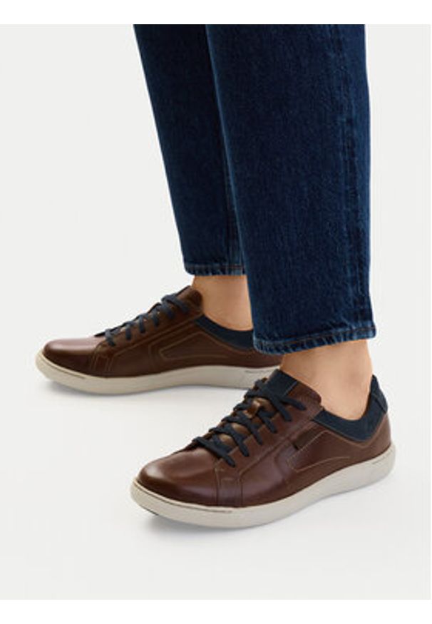 Clarks Sneakersy Mapstone Lace 26176886 Brązowy. Kolor: brązowy. Materiał: skóra
