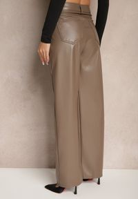 Renee - Jasnobrązowe Szerokie Spodnie High Waist z Imitacji Skóry Enawinn. Okazja: na co dzień, na imprezę. Stan: podwyższony. Kolor: brązowy. Materiał: skóra. Styl: elegancki, casual