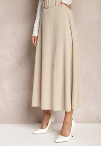 Renee - Jasnobeżowa Rozkloszowana Spódnica Maxi z Paskiem i Klamrą Adlirca. Okazja: na co dzień. Kolor: beżowy. Materiał: materiał. Wzór: gładki. Styl: casual #1
