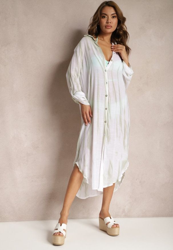 Renee - Jasnozielona Oversizowa Sukienka o Koszulowym Fasonie Werosa. Okazja: na randkę, na co dzień. Kolor: zielony. Wzór: aplikacja. Typ sukienki: koszulowe. Styl: casual