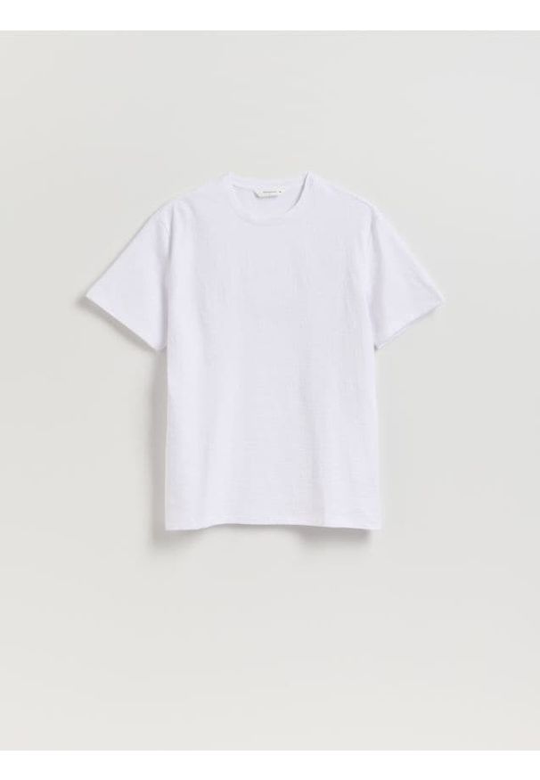 Reserved - Strukturalny t-shirt comfort fit - biały. Kolor: biały. Materiał: dzianina, bawełna