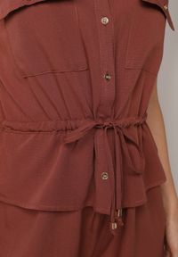 Born2be - Brązowy Bawełniano-Wiskozowy Kombinezon Koszulowy Bez Rękawów z Baskinką Marmaya. Okazja: na co dzień. Kolor: brązowy. Materiał: wiskoza, bawełna. Długość rękawa: bez rękawów. Styl: casual, klasyczny, elegancki #7