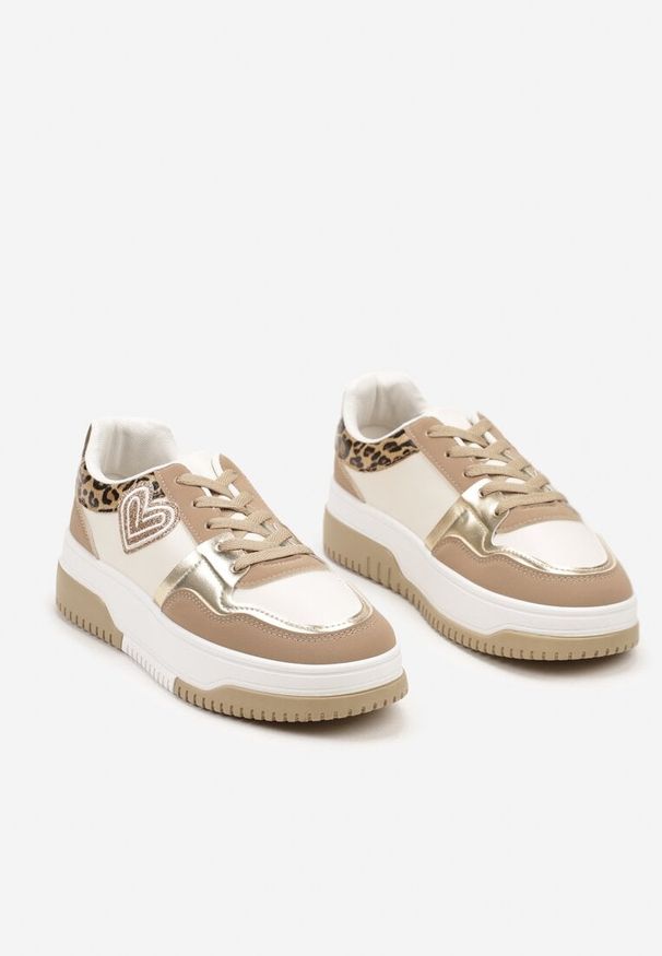 Renee - Ciemnobeżowe Sneakersy z Brokatową Naszywką w Kształcie Serca Avioneria. Nosek buta: okrągły. Zapięcie: sznurówki. Kolor: beżowy. Materiał: materiał. Wzór: aplikacja. Obcas: na obcasie. Wysokość obcasa: niski