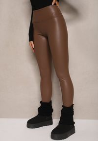 Renee - Brązowe Legginsy z Imitacji Skóry High Waist z Polarem Selabra. Okazja: na co dzień. Stan: podwyższony. Kolor: brązowy. Materiał: polar, skóra. Styl: casual