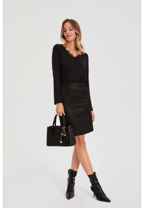 MOODO - Ołówkowa spódnica czarna. Kolor: czarny. Materiał: poliester, elastan