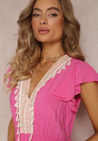 Renee - Fuksjowa Wiskozowa Maxi Sukienka z Frędzlami i Wiązaniem przy Dekolcie Rosania. Typ kołnierza: kołnierz z falbankami. Kolor: różowy. Materiał: wiskoza. Wzór: aplikacja. Długość: maxi #3