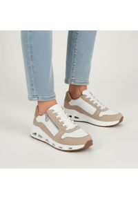 Sneakersy damskie Rieker, cholewka ze skóry ekologicznej i materiału tekstylnego o dynamicznej sportowej sylwetce z panelową konstrukcją sznurowanie. Okazja: na co dzień. Zapięcie: sznurówki. Kolor: biały. Materiał: materiał, skóra ekologiczna. Szerokość cholewki: normalna. Wzór: aplikacja #1