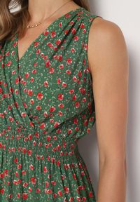 Born2be - Zielona Wiskozowa Sukienka w Kwiaty z Gumką w Talii i Kopertowym Dekoltem Halevia. Okazja: na imprezę. Kolor: zielony. Materiał: wiskoza. Wzór: kwiaty. Sezon: lato. Typ sukienki: kopertowe. Styl: elegancki #6