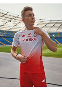 4f - 4F Koszulka reprezentacji Polski replika męska 4F x PZLA - czerwona XXL. Kolor: czerwony. Materiał: dzianina, materiał, syntetyk, włókno, elastan. Długość rękawa: krótki rękaw. Długość: krótkie. Wzór: nadruk. Sport: fitness